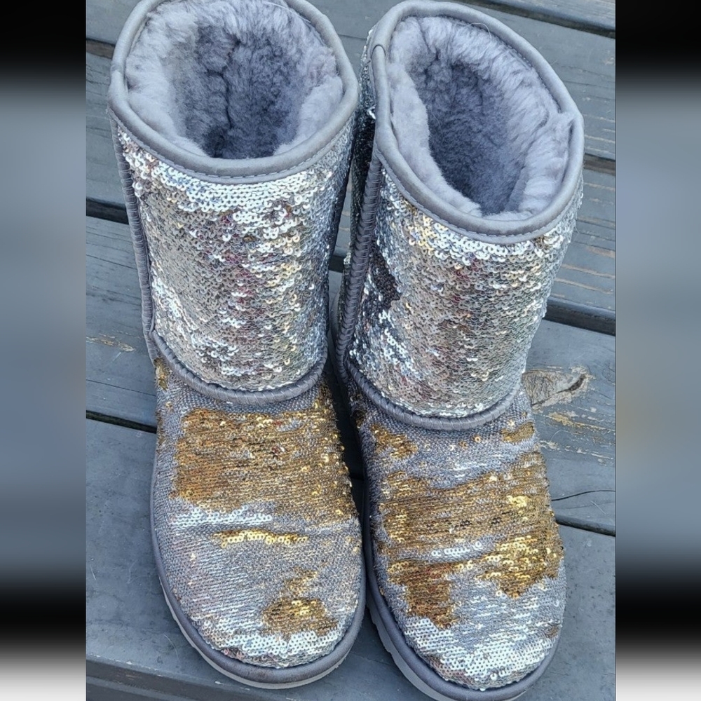 **SOLD**UGG CLASSIC SHORT COSMOS SEQUIN SILVER GOLD BOOTS - Picture 5 of 11